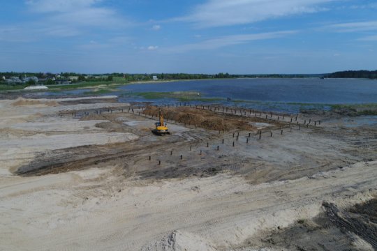 Prace nad zagospodarowaniem brzegów zalewu w Miedznej Murowanej