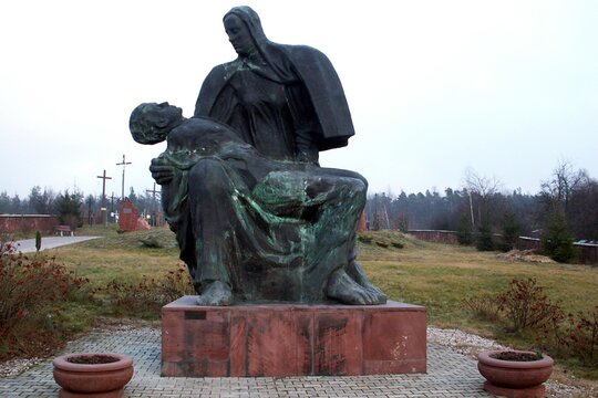 Mauzoleum_Michniów_pieta...